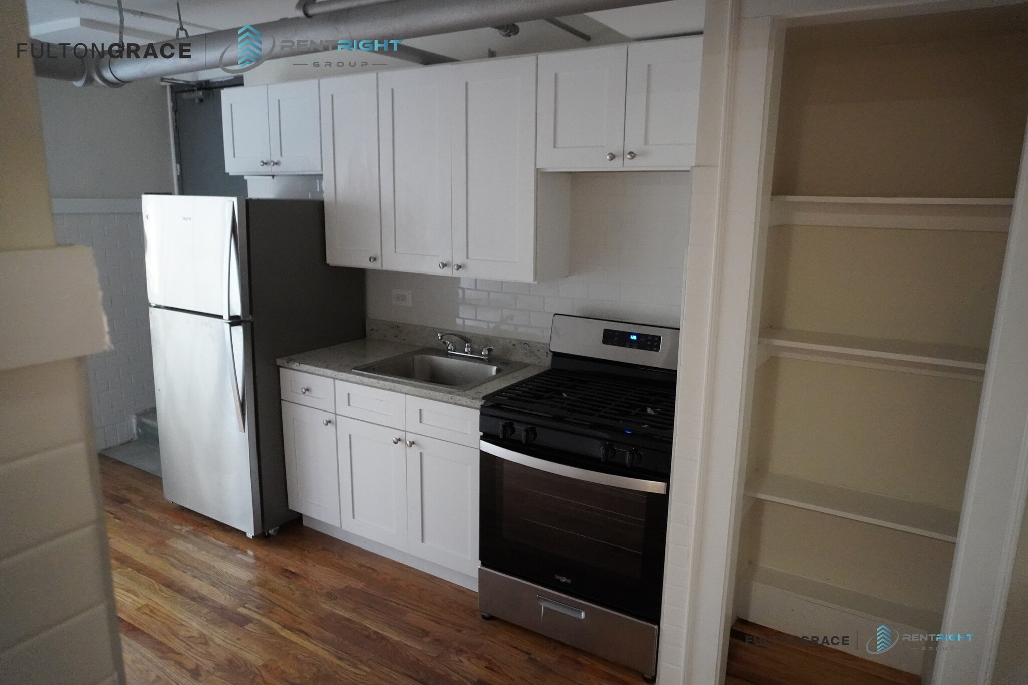 Building Photo - 1712 W Albion Ave