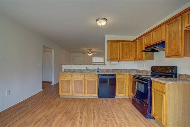 Building Photo - Beautiful Brick Home in Great School Distr...