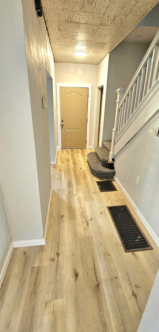 Building Photo - Spacious 5-Bedroom Bellevue Home with Sunroom & Massive Backyard