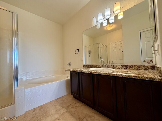 Building Photo - 704 Peachy Canyon Cir