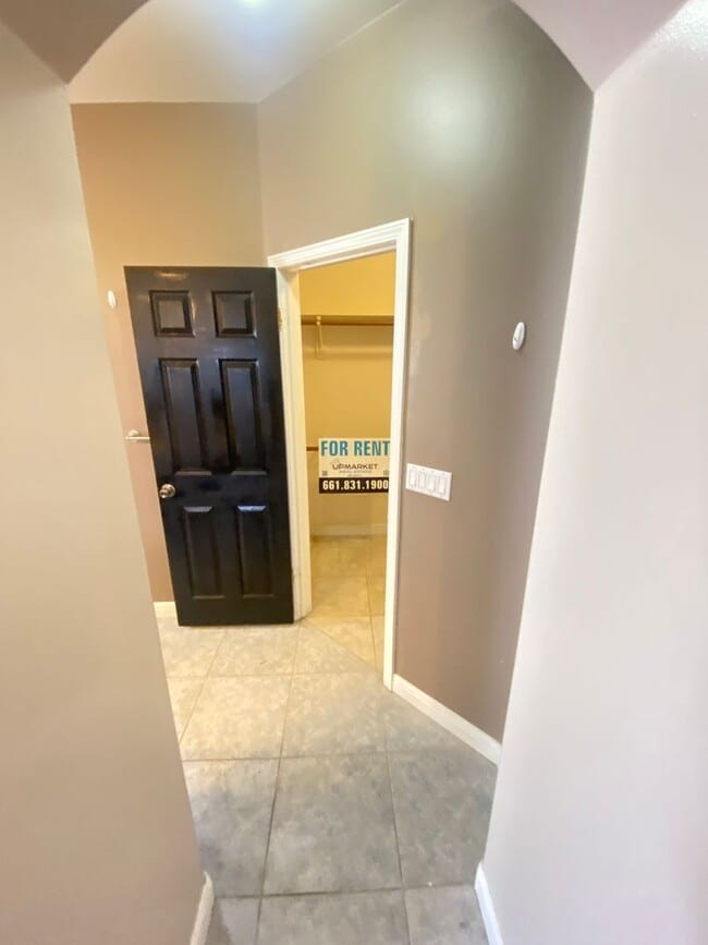 Building Photo - Elegant 3-Bedroom Home in Seven Oaks