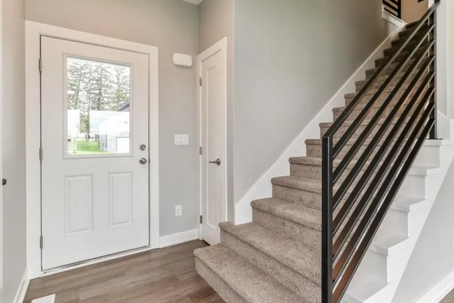 Building Photo - Beautiful Newer Home in West Des Moines