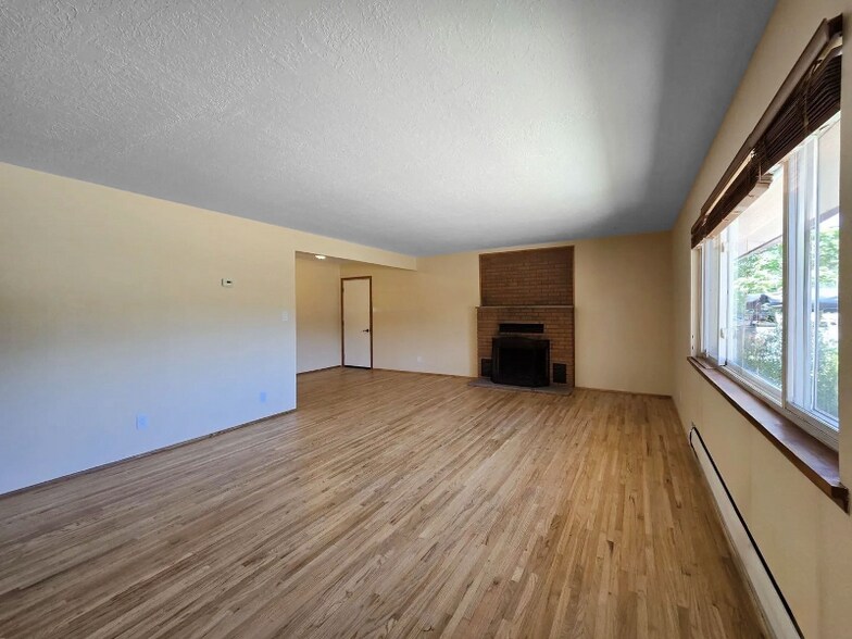 Building Photo - 512 Camino Solano