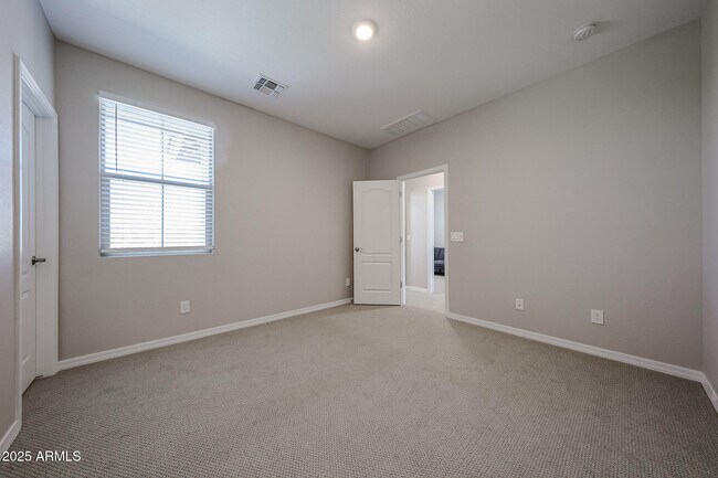 Building Photo - 3813 E Branham Ln