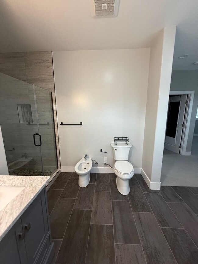 Building Photo - Newer Construction 2,500 Square Foot 3 Bedroom 2.5 Bathroom Fountaingrove House