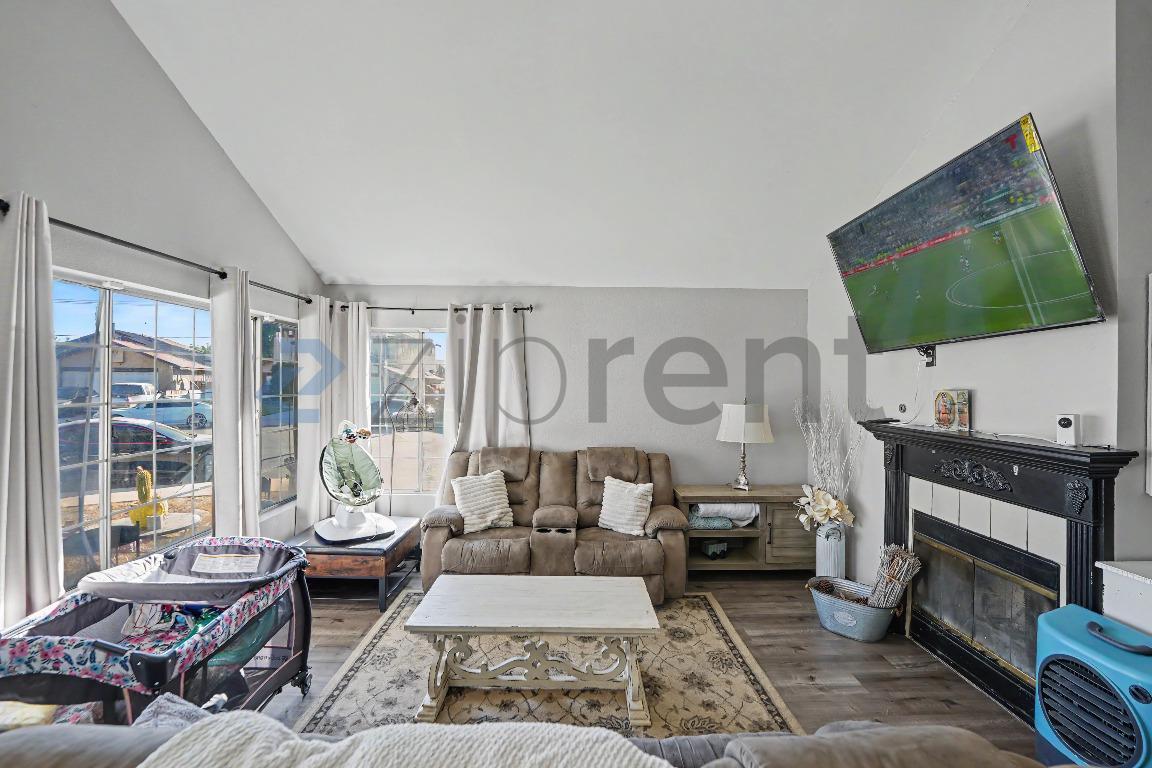 Building Photo - Unit