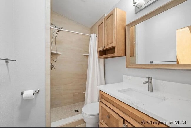 Building Photo - 3 BEDROOM, 2 BATHROOM TOWNHOME WITH 1 CAR ...