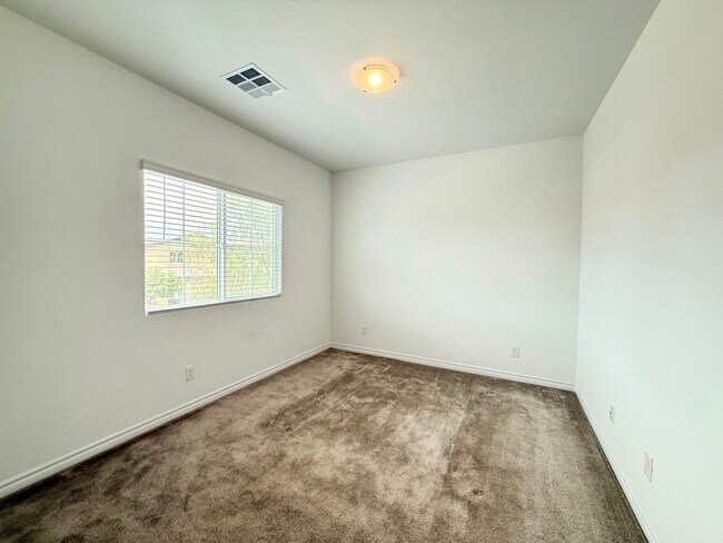 Building Photo - Gorgeous Home waiting for you!