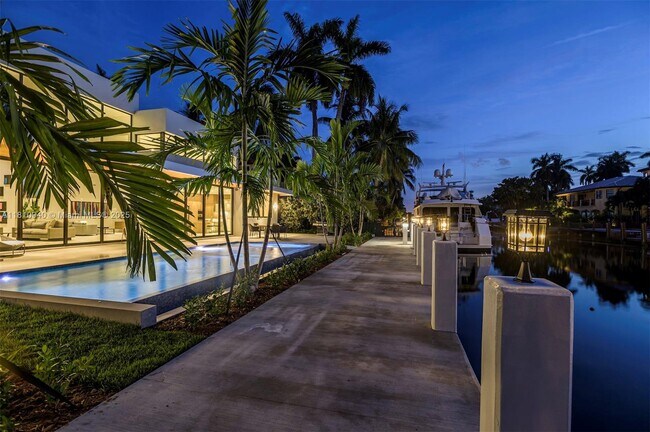 Building Photo - 401 Royal Plaza Dr