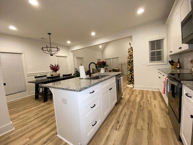 Building Photo - Fox Run Village Duette with Amenities