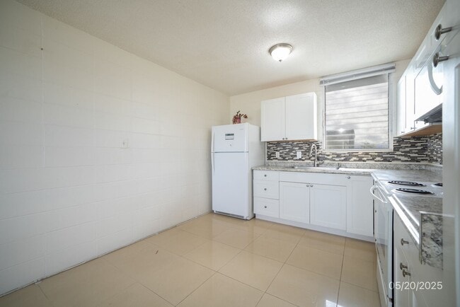 Building Photo - $2,100 / 2br - 700ft2 -| 2bd/1ba Renovated...