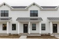 Building Photo - 1709 E 18th St