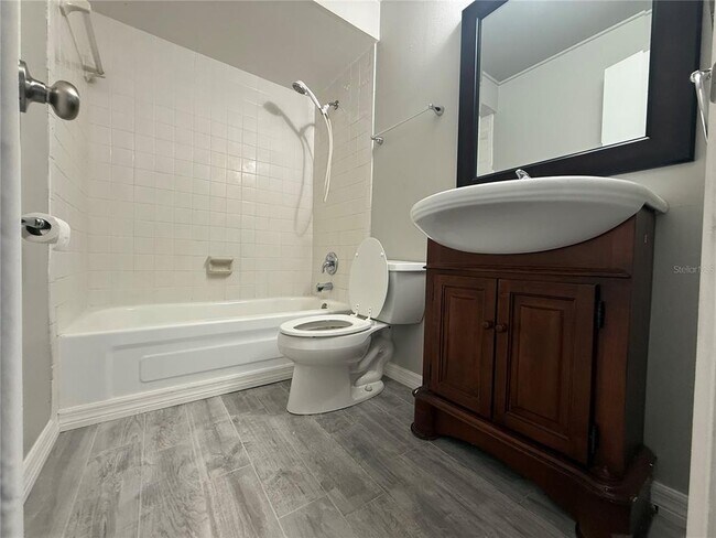 Building Photo - 5006 Parkhill Dr