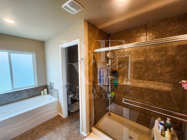 Building Photo - Extra Large Premium Built 4bd