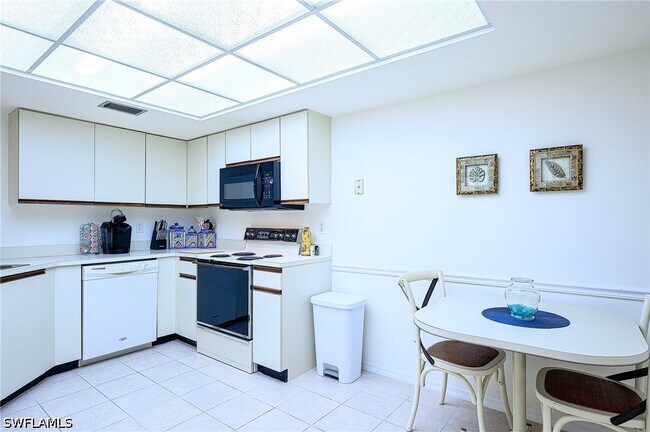 Building Photo - 565 Beachwalk Cir