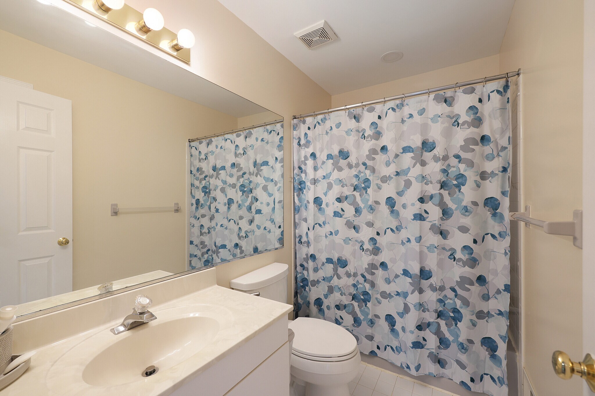 Building Photo - 160 Buttonwood Dr