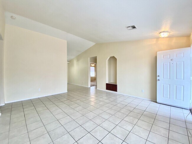 Building Photo - Charming single-story home