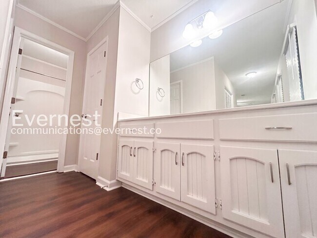 Building Photo - 3 Bed/2.5 Bath Home with Garage / Available Now!