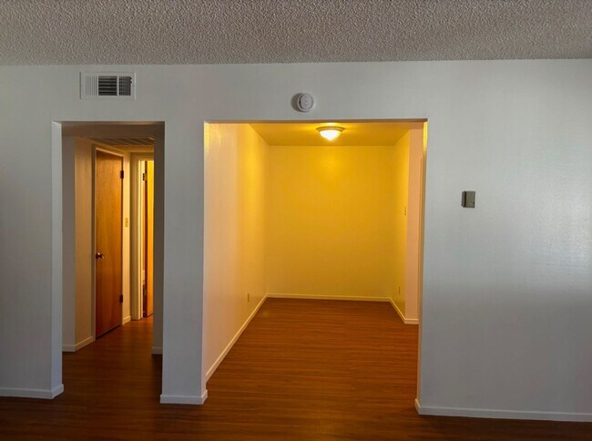 Building Photo - 304 S I St
