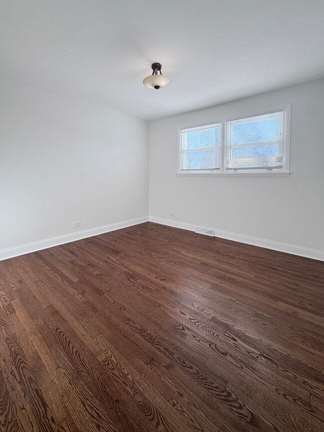 Building Photo - 9052 W 92nd St