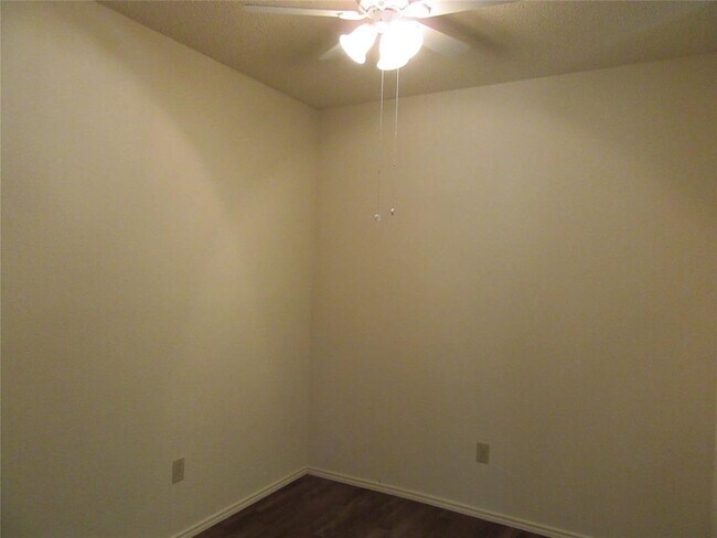 Building Photo - 9254 Forest Ln