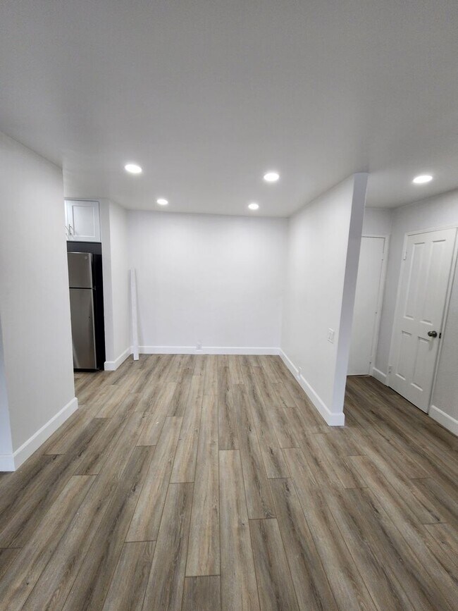 Building Photo - 2BD/2BA Condo in The Plaza Community - MOVE IN SPECIAL 1/2 OFF FIRST MONTH'S RENT