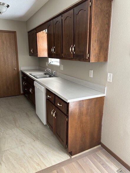 Building Photo - 306 N Main St