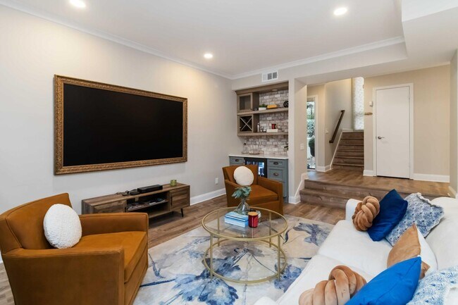 Building Photo - 1960 Variations Dr NE