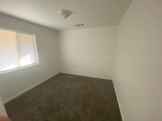 Building Photo - Spacious and New with Solar in Central Hanford