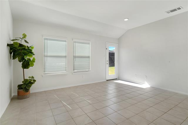 Building Photo - 914 Decker Dr