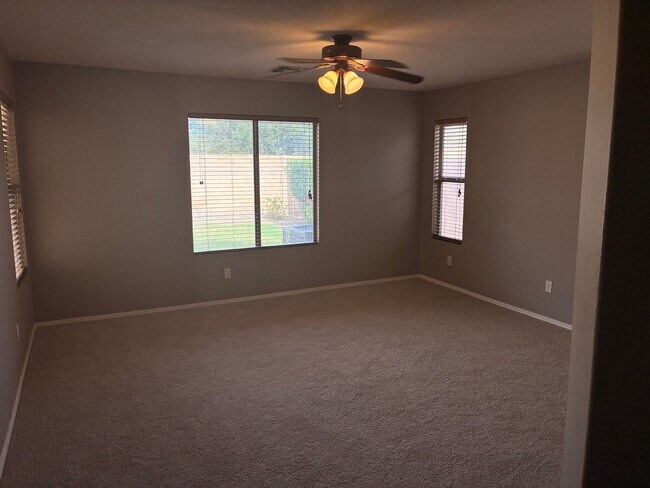 Building Photo - **BEAUTIFUL 3BEDROOM/2BATHROOM HOME LOCATE...