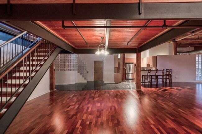 Building Photo - Huge Luxury 2 Story Condo with Private Rooftop Deck!