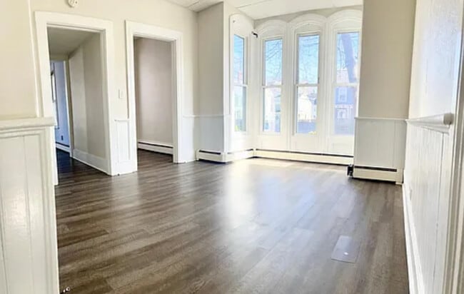 Building Photo - 112 Elm St