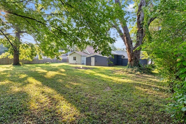 Building Photo - Modern 2 Bed | 1 Bath Home