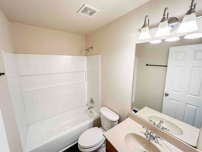 Building Photo - Immaculate 4 BR/3 BA Traditional in Acworth!