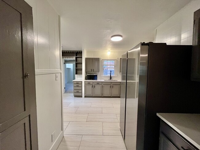 Building Photo - 2104 20th St