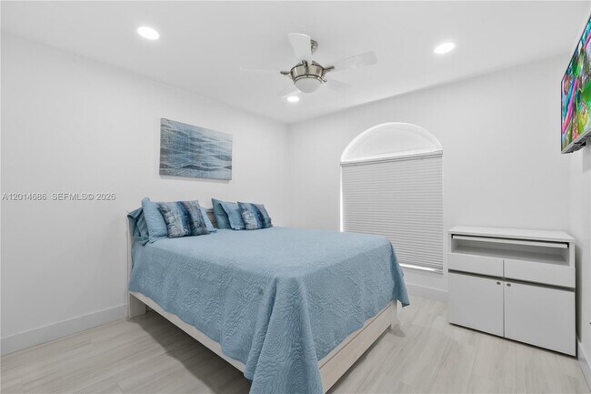 Building Photo - 1204 SW 143rd Ct