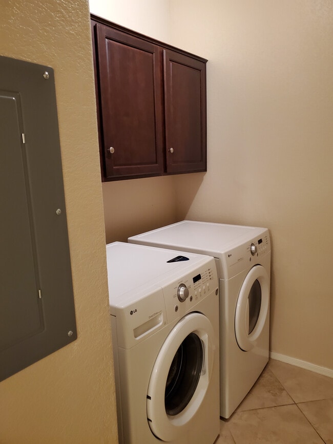 Laundry room - 17150 N 23rd St