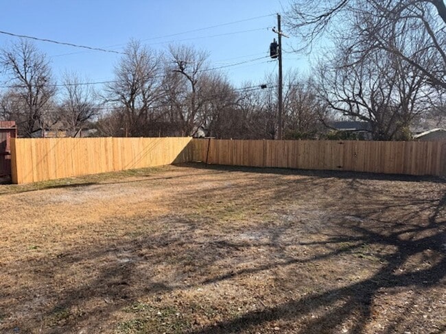 Building Photo - Super cute, fully updated 2 bed / 1 bath with a 1-car garage. Great location close to Fort Sill.