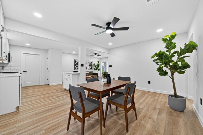 Building Photo - 7131 Mobud Dr