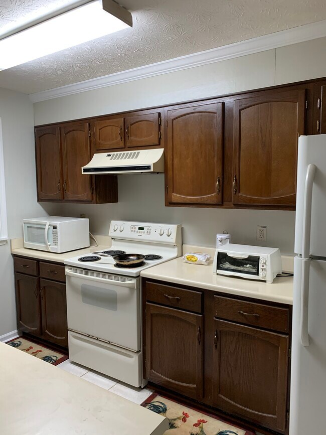 Kitchen - electric stove, microwave and toaster - 1161 Greenyard Way