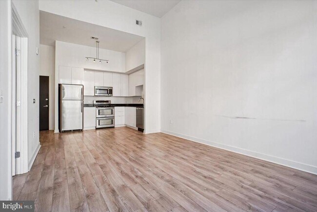 Building Photo - 460 New York Ave NW