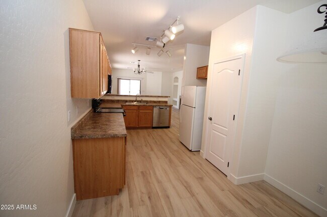 Building Photo - 9053 W Villa Maria Dr