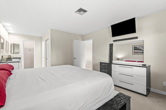 Building Photo - 1521 NW 19th Terrace