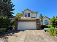 Building Photo - Beautiful 4Bd + 3Ba in Portland!! Offers Beautiful Outdoor Views and Great Gardening Backyards!!
