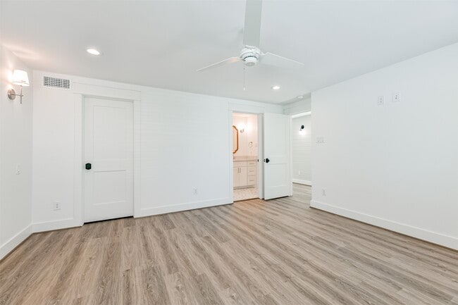 Building Photo - 3007 Avenue Q