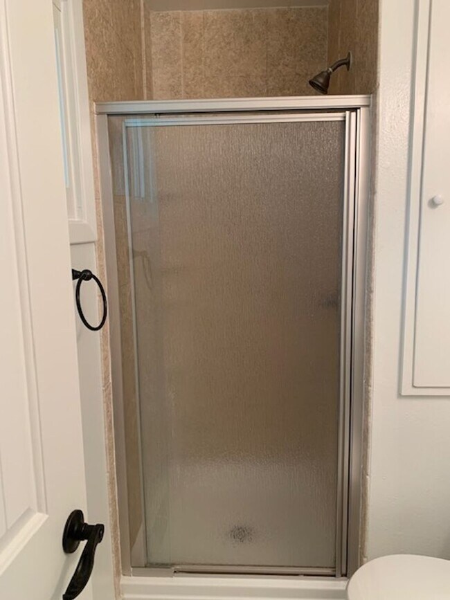 Building Photo - Beautiful 4 Bedroom Quad Level Located in Buffalo Ridge!!!!