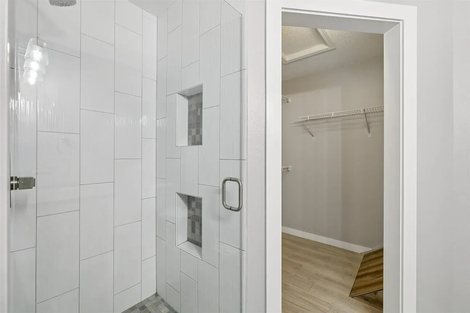 Building Photo - 811 Burr Oaks Dr