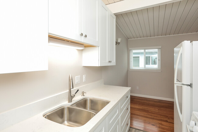 Updated kitchen with Quartz counter top & soft closing cabinets - 3321 Alma St