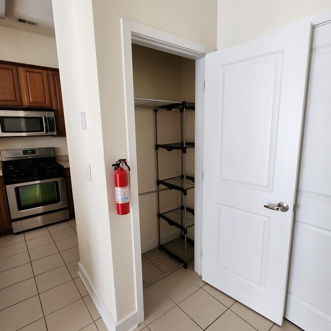 Building Photo - 3 Greenwich Dr